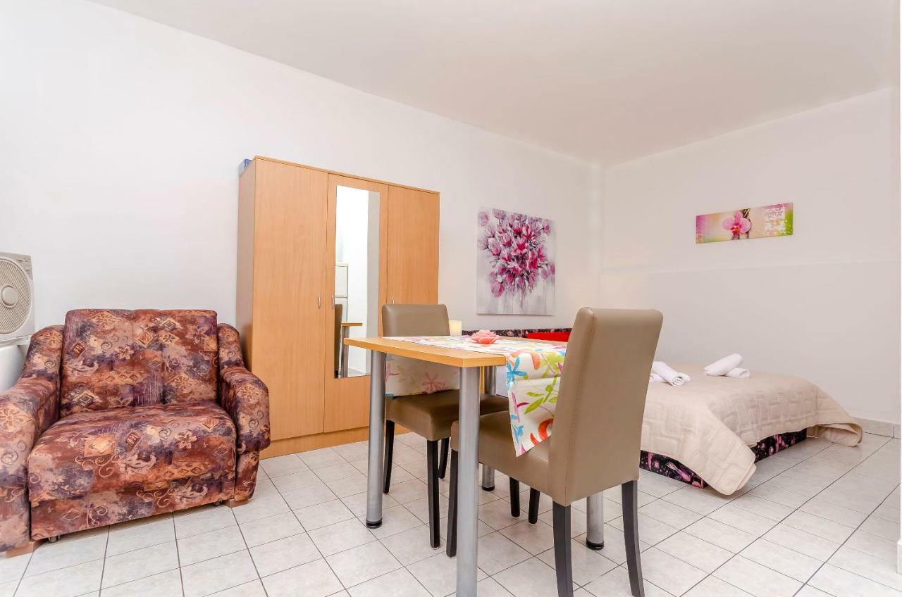 Donji Okrug  Apartments Tonka מראה חיצוני תמונה
